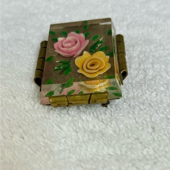 Vintage 1930s floral lucite brass brooch - Picture 5 of 9